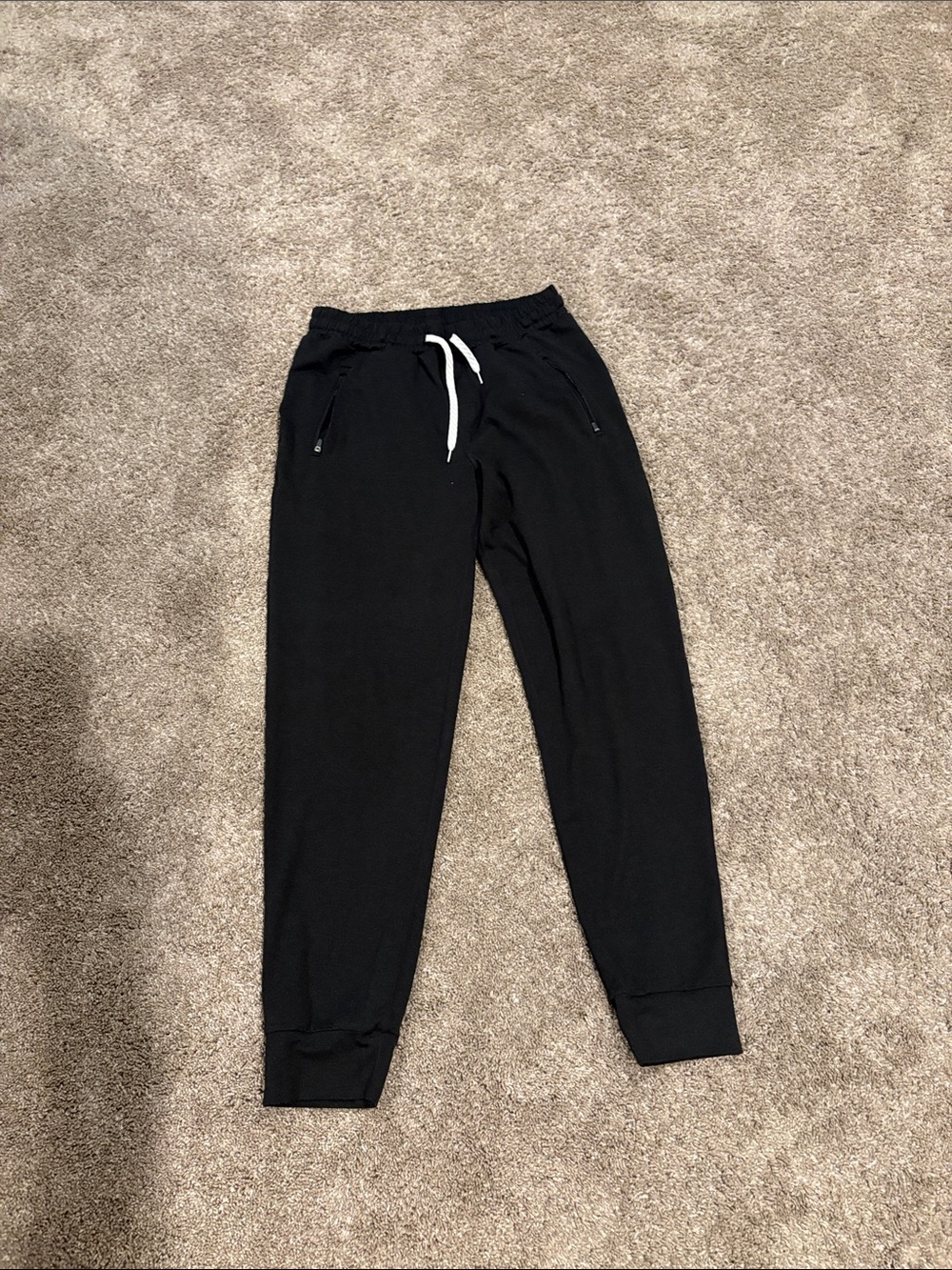 Vuori men’s med Black Joggers with White Drawstring